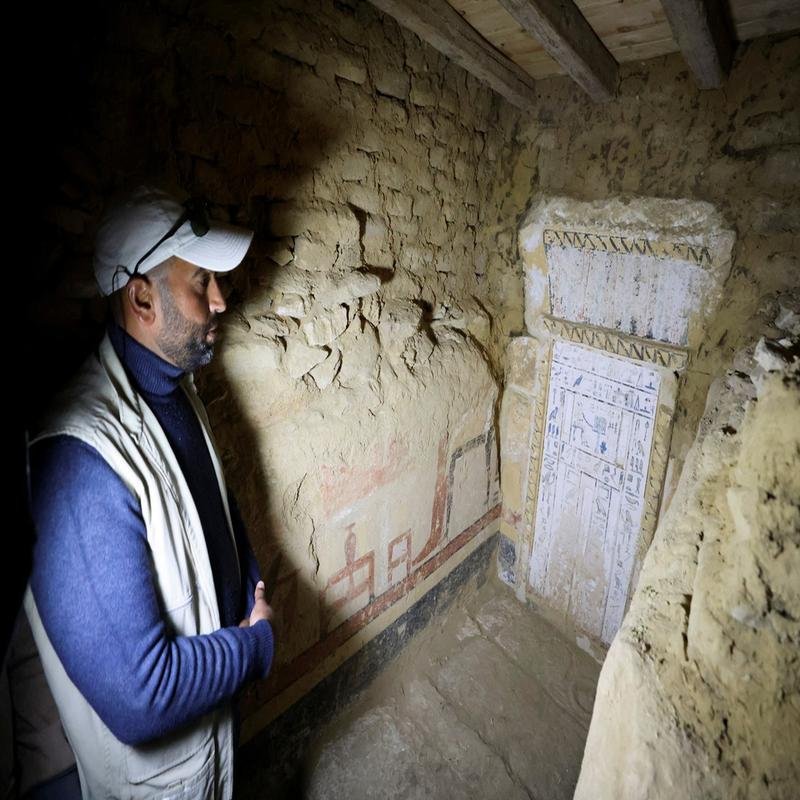 Unveiling the Secrets of Royal Tombs: Unexpected Discoveries - Image 2