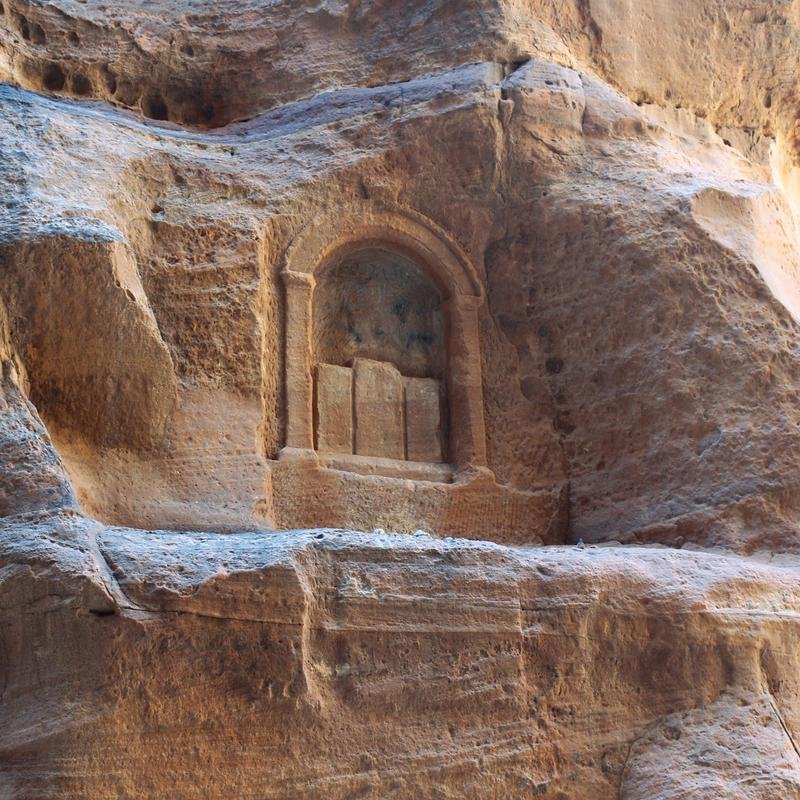Investigating Petra's Enigmas: Evidence of an Unknown Population? - Image 3