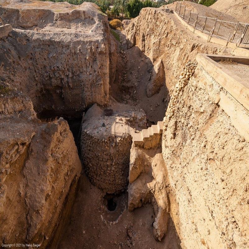 The existence of Atlantis: Recent discoveries challenge established historical narratives. - Image 3