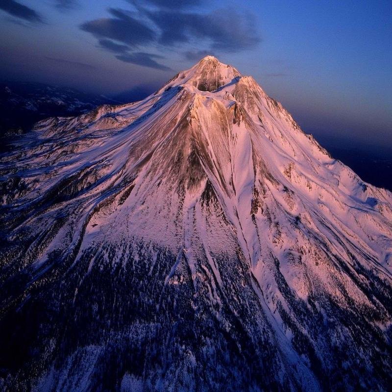 Mount Shasta: Exploring a Natural Phenomenon - Image 1