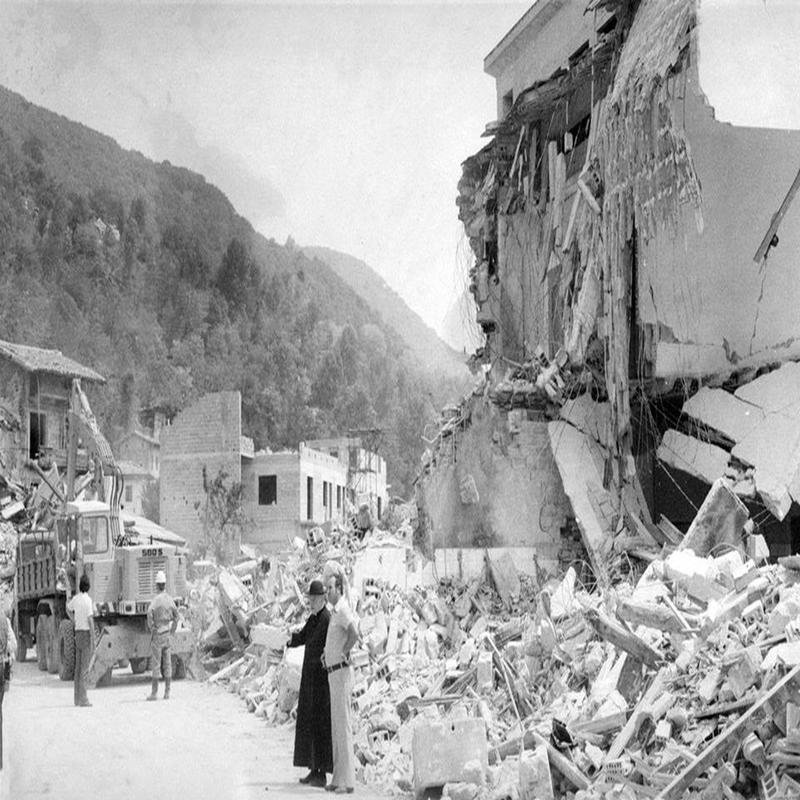 The 1976 Friuli earthquake: A chronicle of devastation. - Image 2
